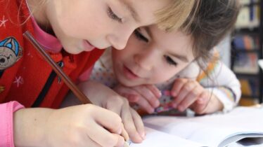 kids girls writing pencil drawing 1093758